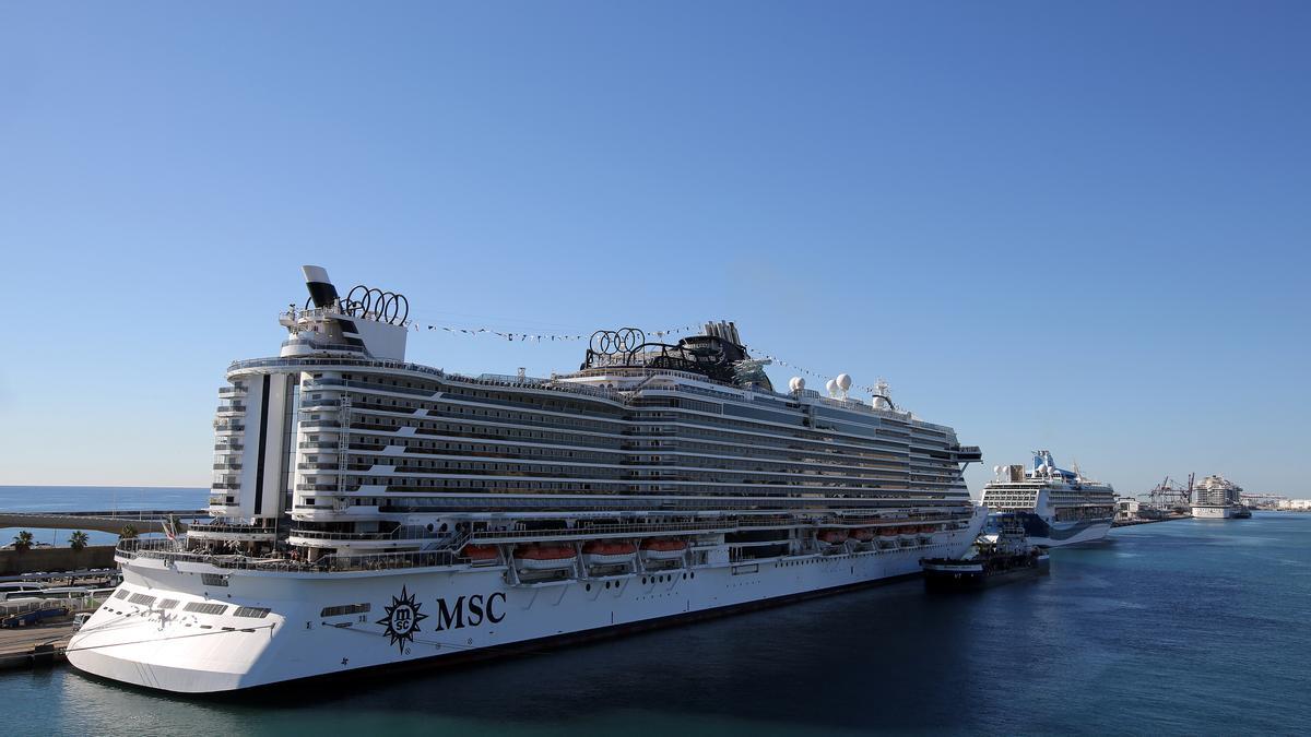 Busquen una persona que ha caigut a l’aigua des d’un creuer al port de Barcelona