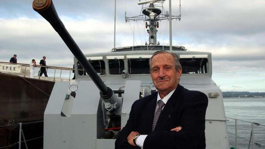 El diplomático Francisco Dotras Lamberti, en el puerto de A Coruña. carlos pardellas