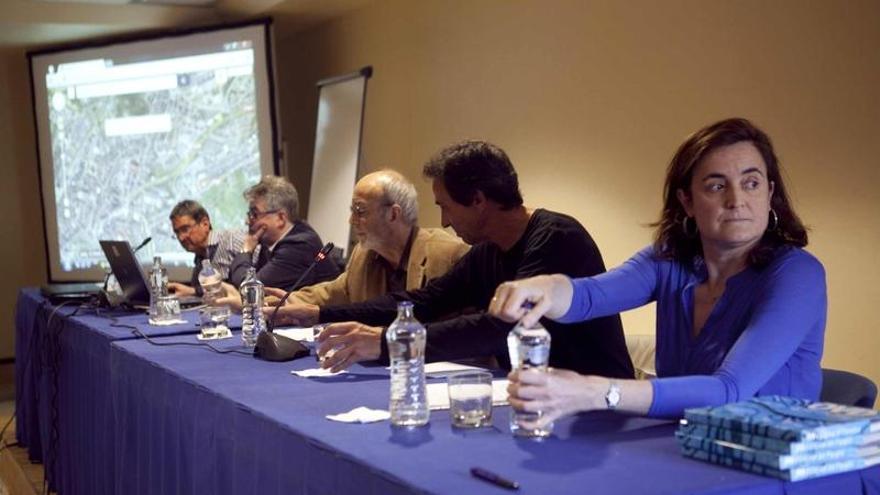 Maurín, Latierro, Gutiérrez de Terán, Menéndez y la moderadora, Ana Piquero, ayer, en el Auditorio.