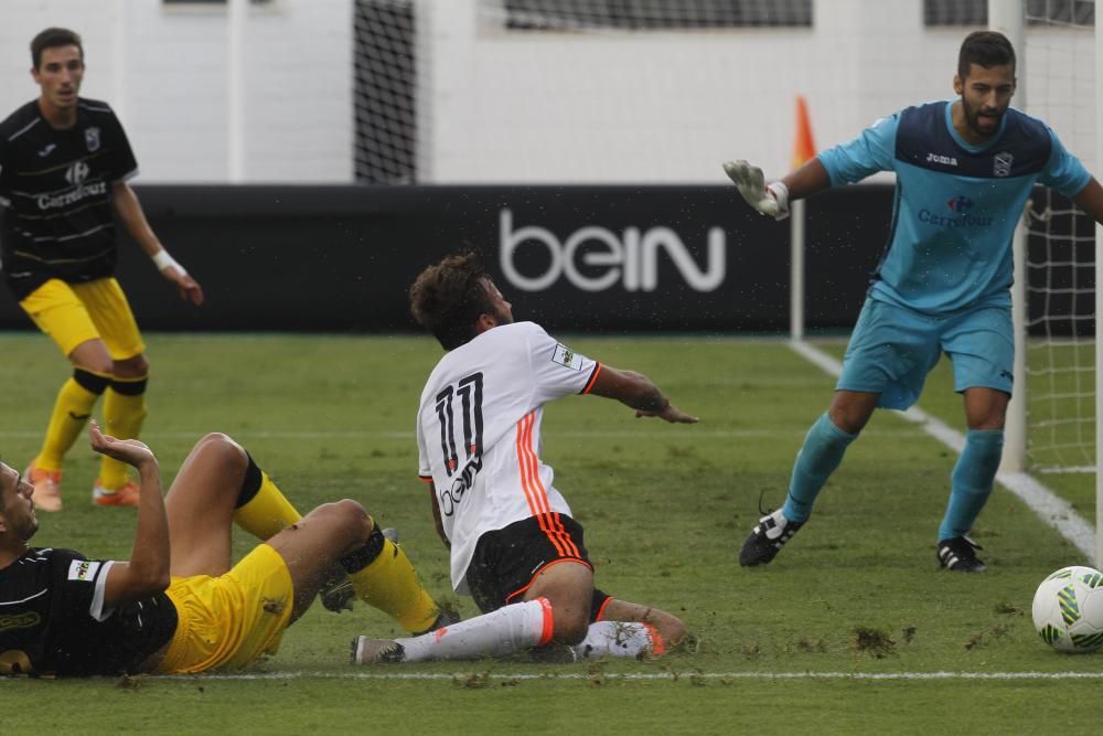 Las mejores imágenes del Valencia Mestalla - AE Prat