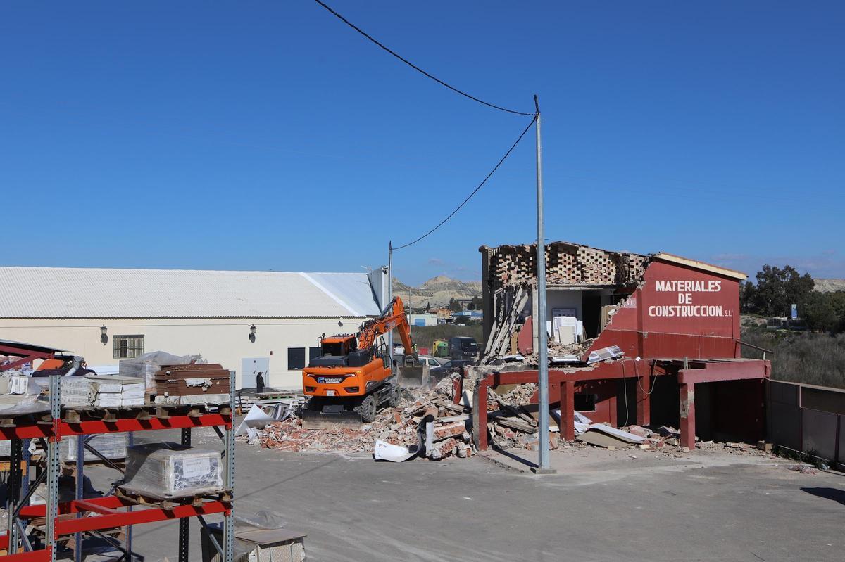 Demolición en la zona de La Velica.