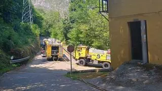 Incendio en una central hidroeléctrica asturiana que los ecologistas exigen demoler desde hace años