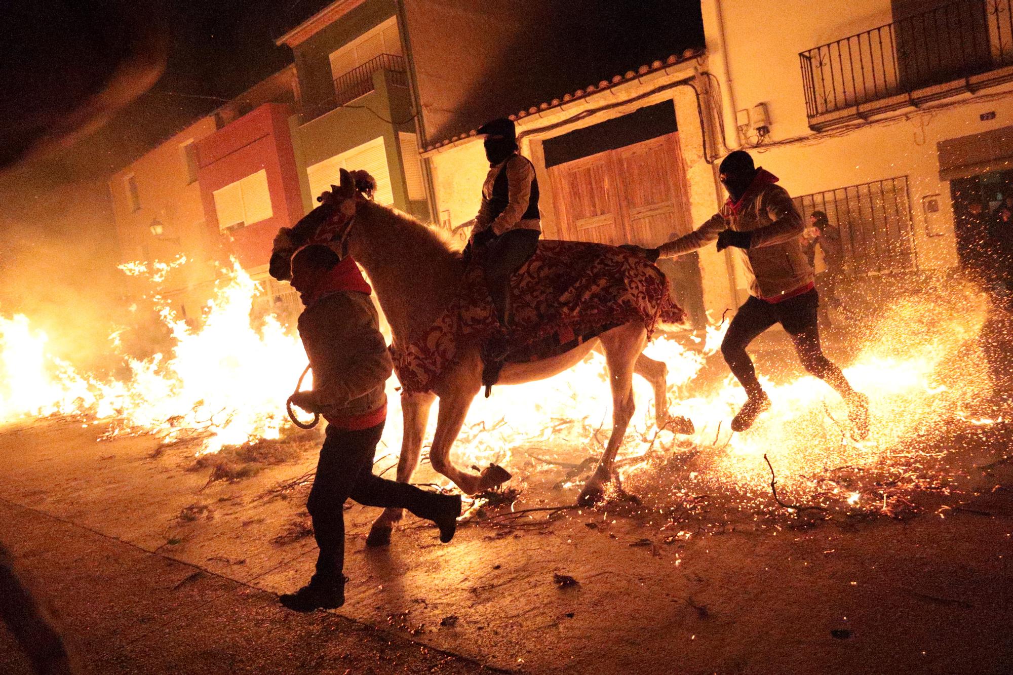 Las mejores fotos de la espectacular Matxà de Sant Antoni en Vilanova d'Alcolea