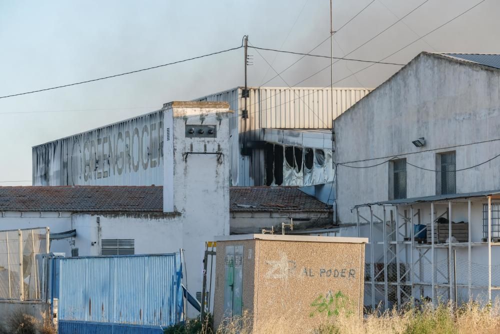 El fuego calcina una nave de Horfres