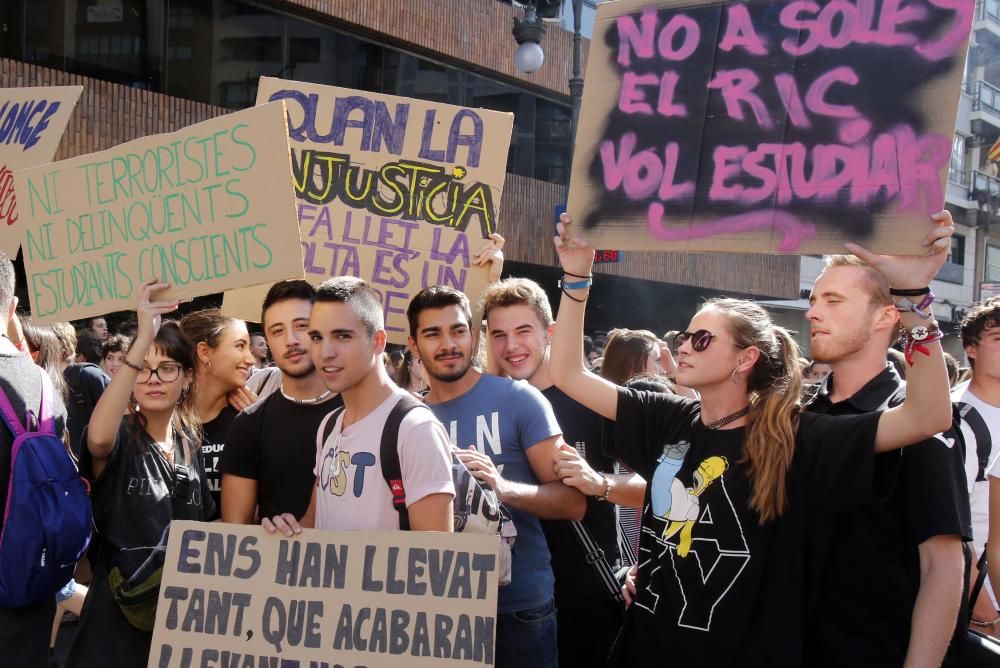 Protesta de estudiantes en Valencia contra la reválida