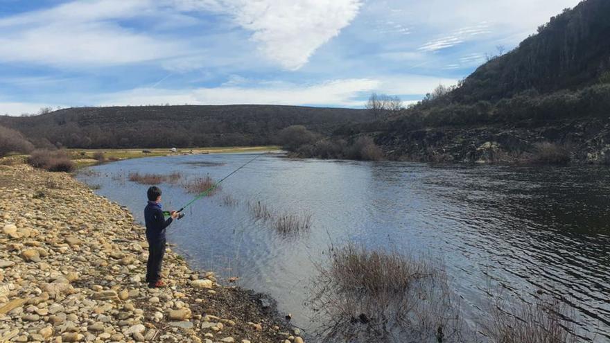 El inicio de temporada de pesca depara pocas capturas y frío