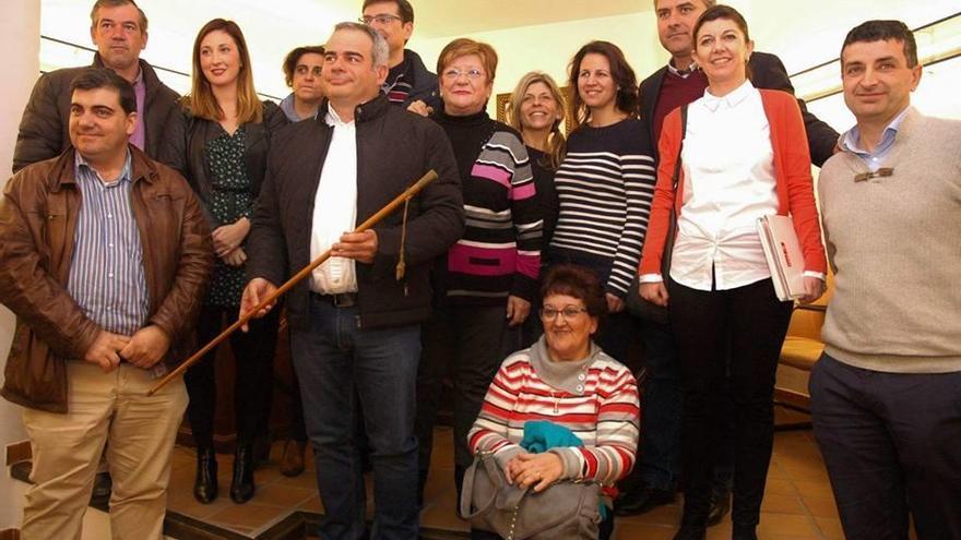 Alejandro Herrero (PSOE) se convirtió ayer en el nuevo regidor del Ayuntamiento de Frigiliana.