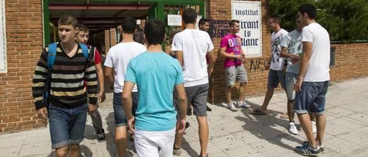 Alumnos de FP denuncian &quot;discriminación&quot; frente a universitarios en las becas