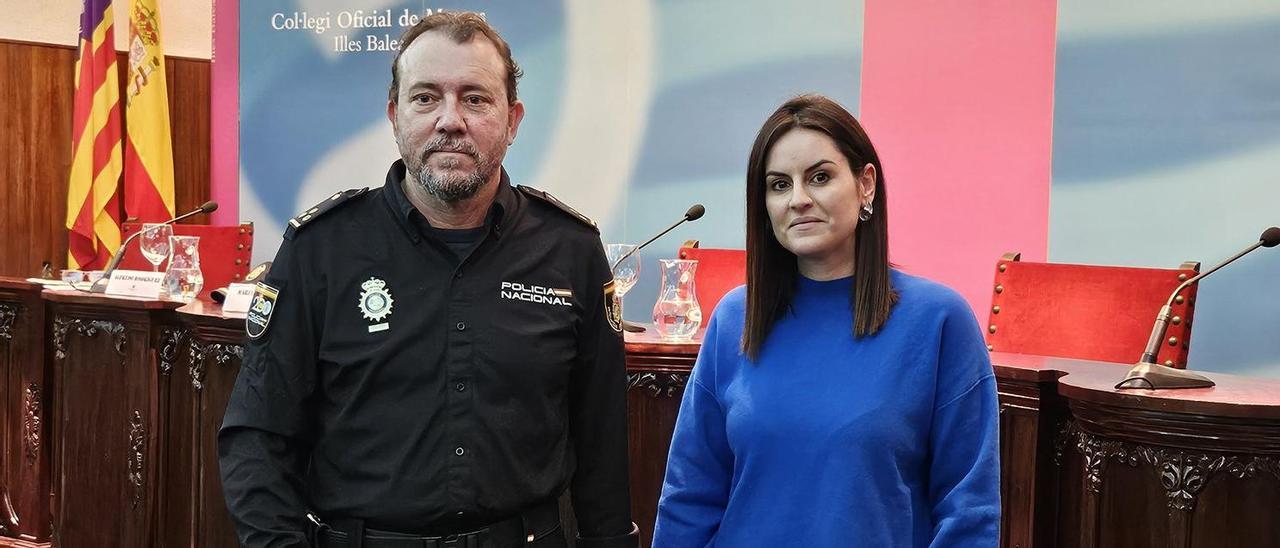 El policía enlace Alfredo Rodríguez junto a la gerente del Colegio de Médicos de Baleares, Marian Fuster.