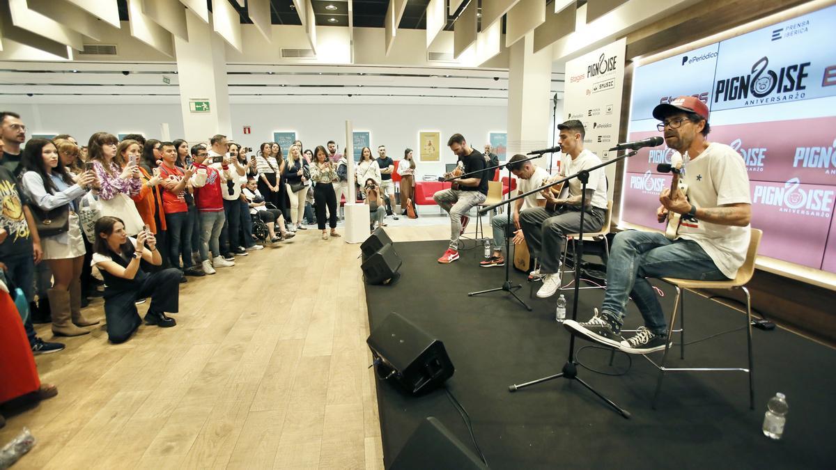 Concierto de Pignoise y presentacion de su disco 20 aniversario , en la sede del Santander de paseo de Gracia