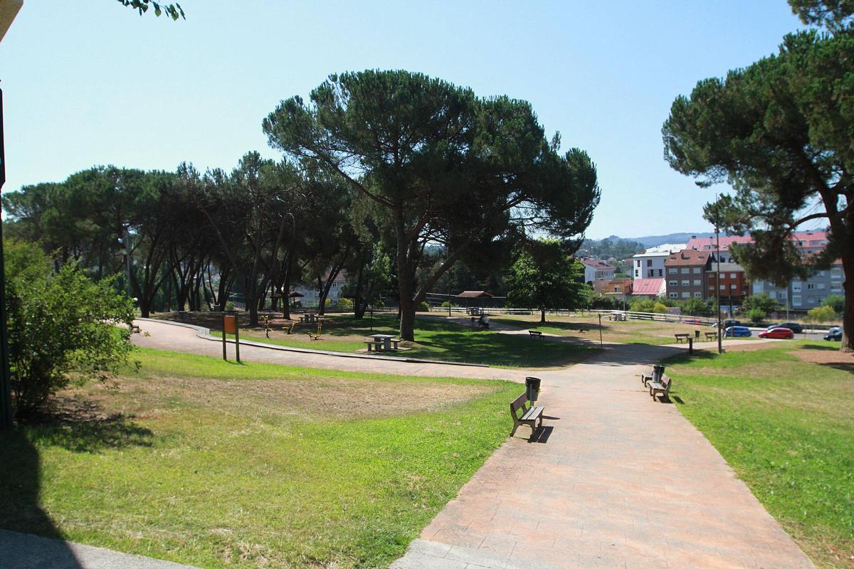 Parque Angelita Paradela, en el barrio de Barrocás, donde se ejecutarán las obras para crear un área lúdica y acuática con piscinas.