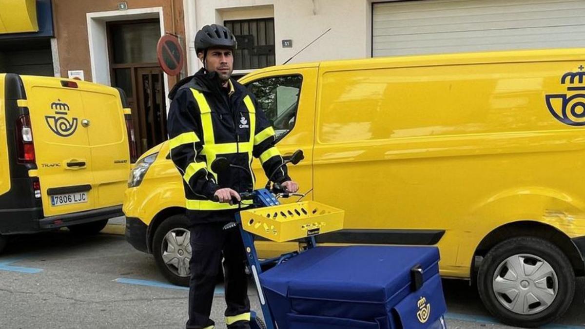 Un empleado de Correos.