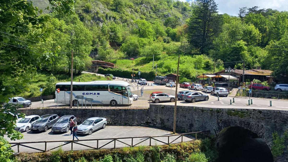 VÍDEO: "Puente" de San Isidro en Madrid y follón circulatorio en Covadonga