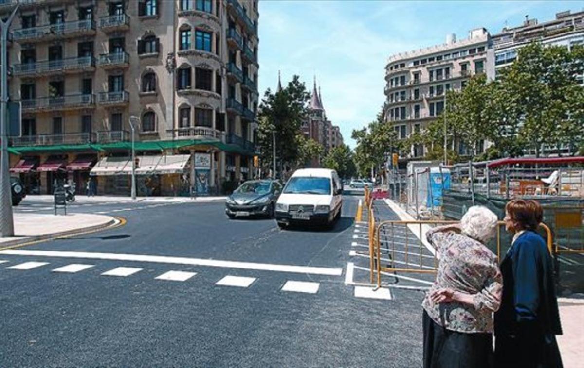 El carrer de Bruc a la cruïlla amb Diagonal i Provença oberta de nou, ahir, un cop acabades les obres de l’AVE. El carrer de Bruc a la cruïlla amb Diagonal i Provença oberta de nou, ahir, un cop acabades les obres de l’AVE.