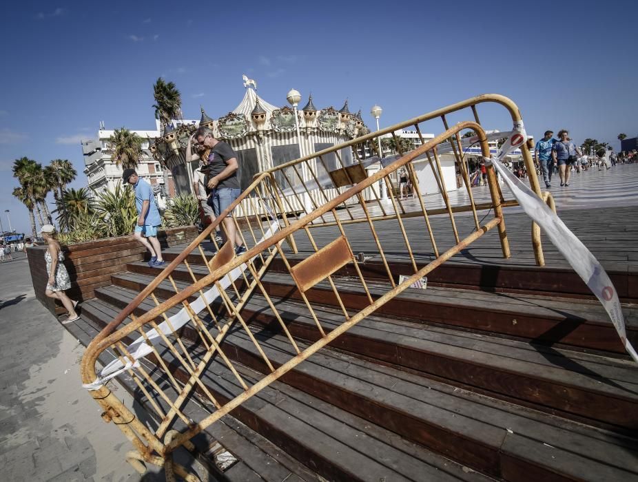 El paseo del Puerto ofrece una imagen de abandono, con escaleras rotas, suciedad, desconchones y pintadas