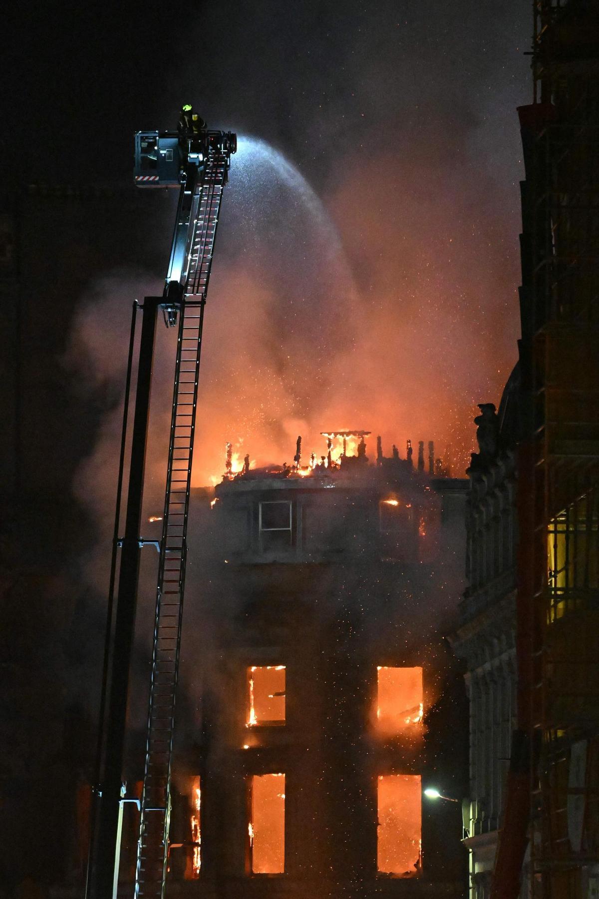 Un incendio en el centro de Glasgow calcina una cúpula victoriana