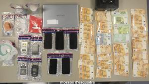 Detienen a dos hombres de 27 y 35 años que vendían droga desde un piso en la Seu dUrgell