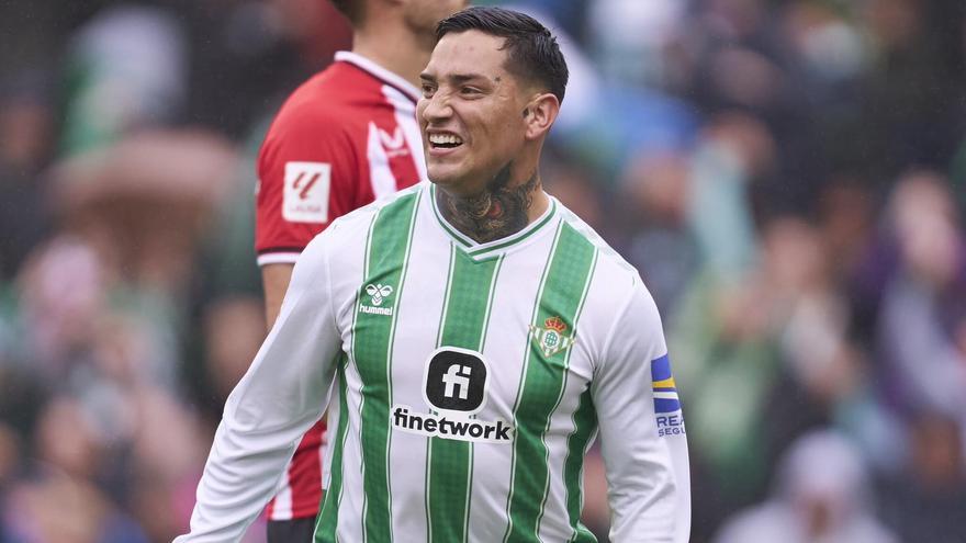 Alerta en el Betis: Chimy Ávila se puede perder lo que resta de temporada