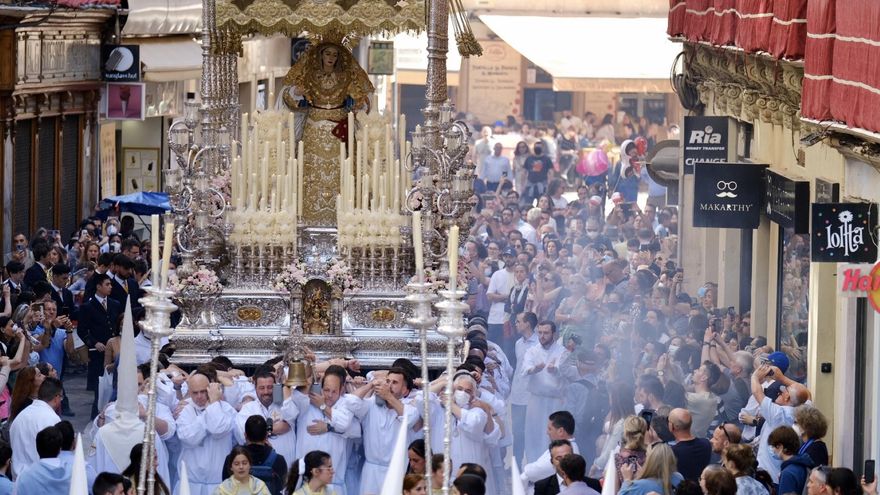 La Reina de los Cielos en su procesión del Domingo de Resurrección.