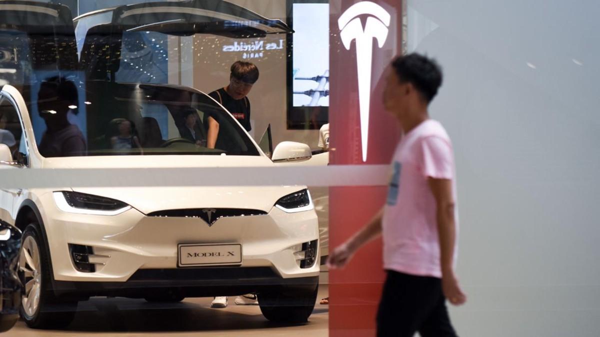 Concesionario de Tesla en Pekín (China).