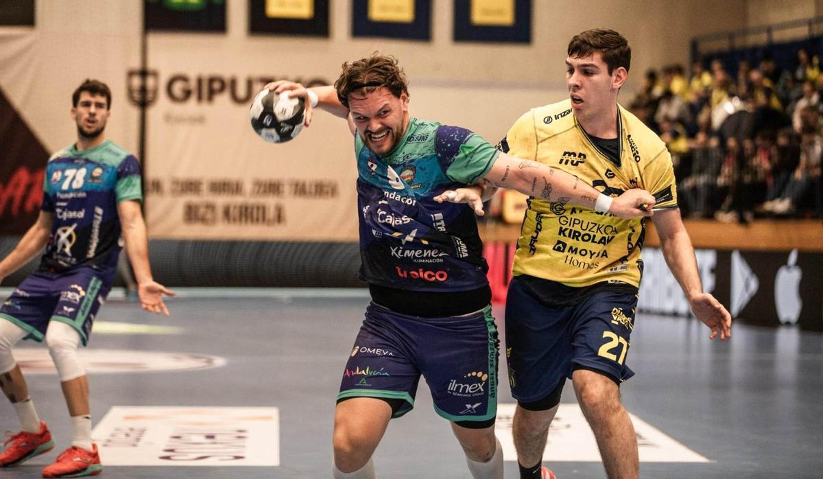 Dani Ramos intenta un lanzamiento.