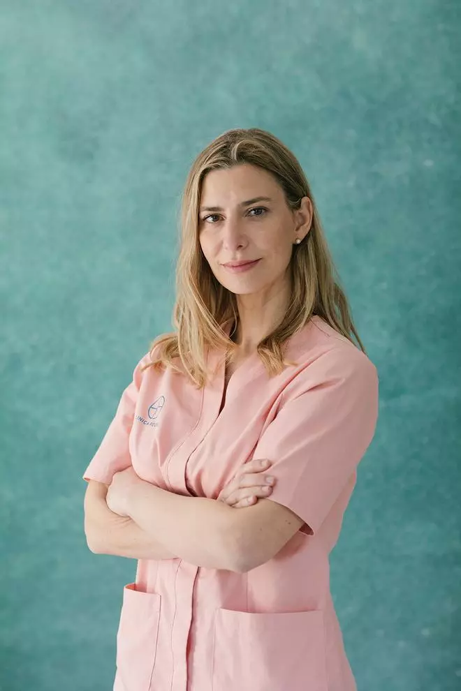 Xiana Pousa, odontóloga: «Usar un enjuague bucal con alcohol puede causar un mayor riesgo de cáncer»
