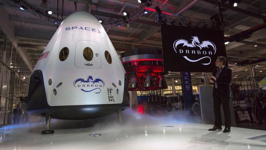 Elon Musk anuncia que la compañía SpaceX hará en el 2018 el primer viaje espacial turístico