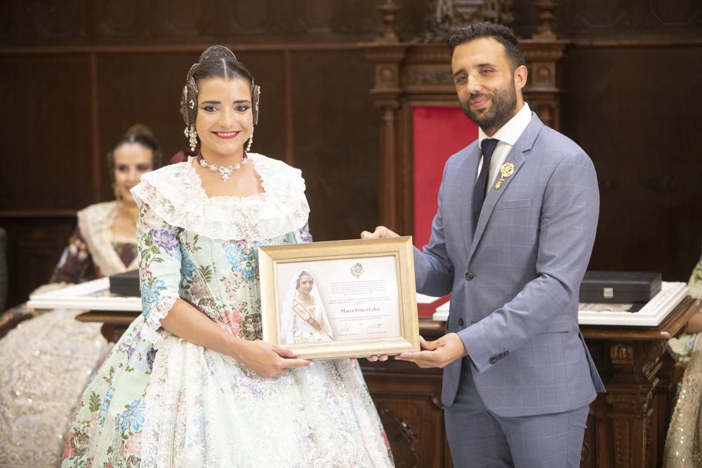 Claudia y Maite son proclamadas las nuevas Falleras Mayores de Sagunt.