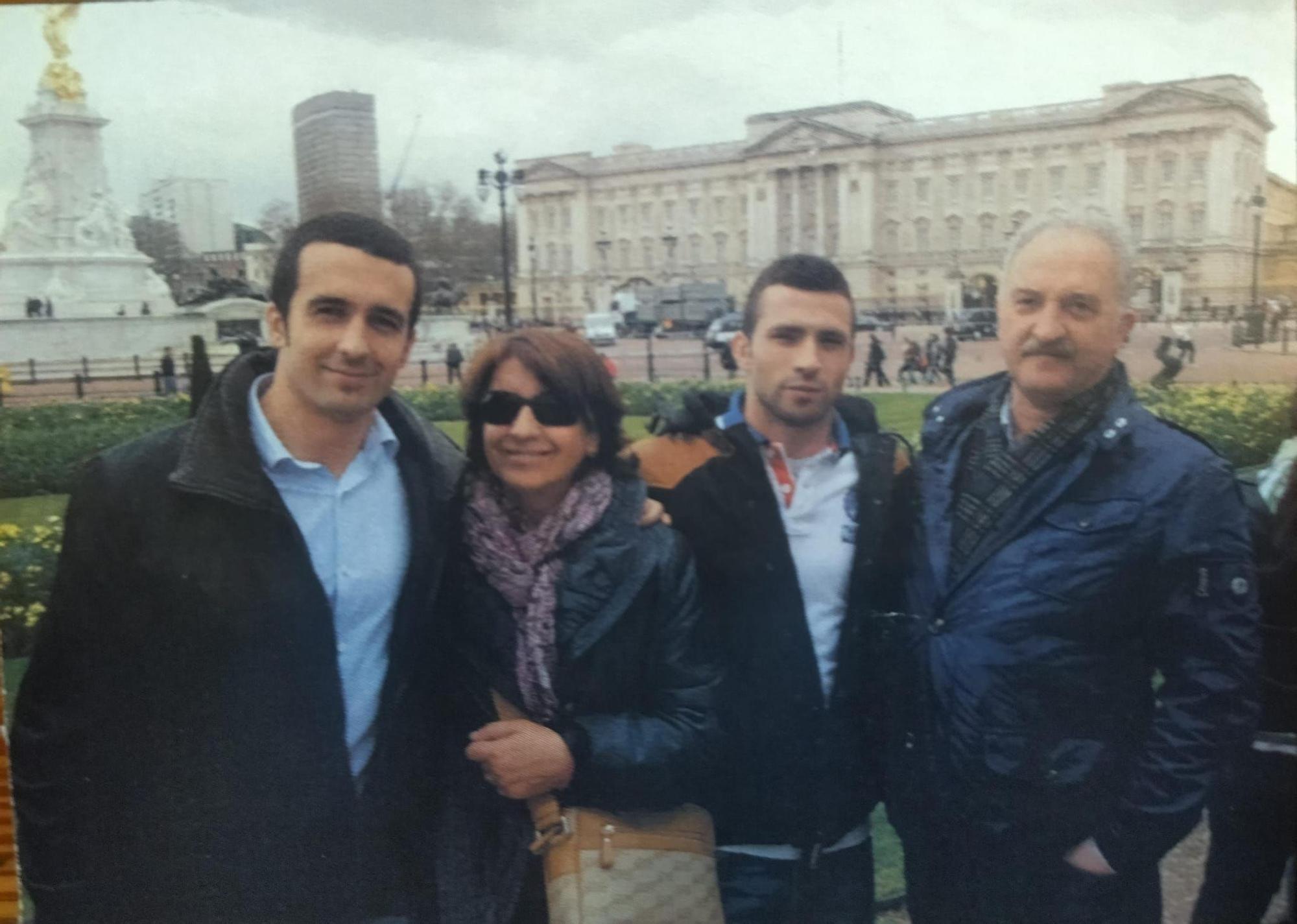 Con sus hijos, Alfredo y Guillermo, y su mujer, Chefi Álvarez