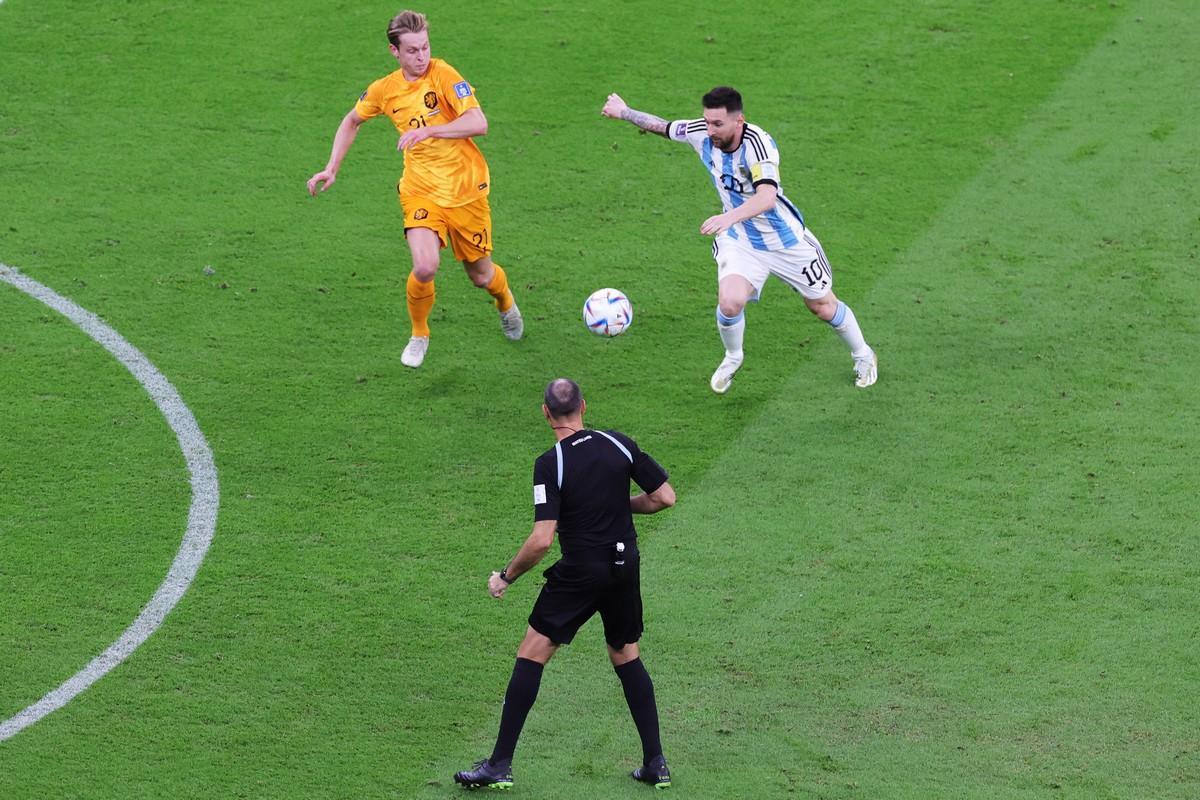 Así fue el show de Mateu Lahoz: amarillas por doquier y charlas interminables