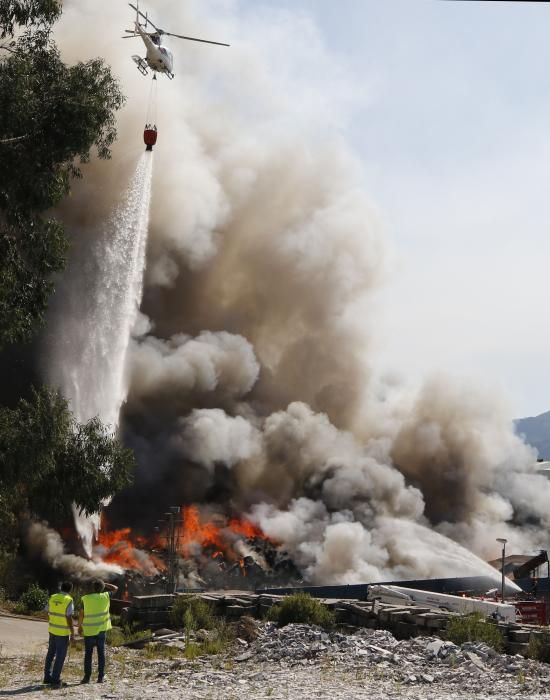 El fuego se ha registrado en una nave dedicada al reciclaje de residuos