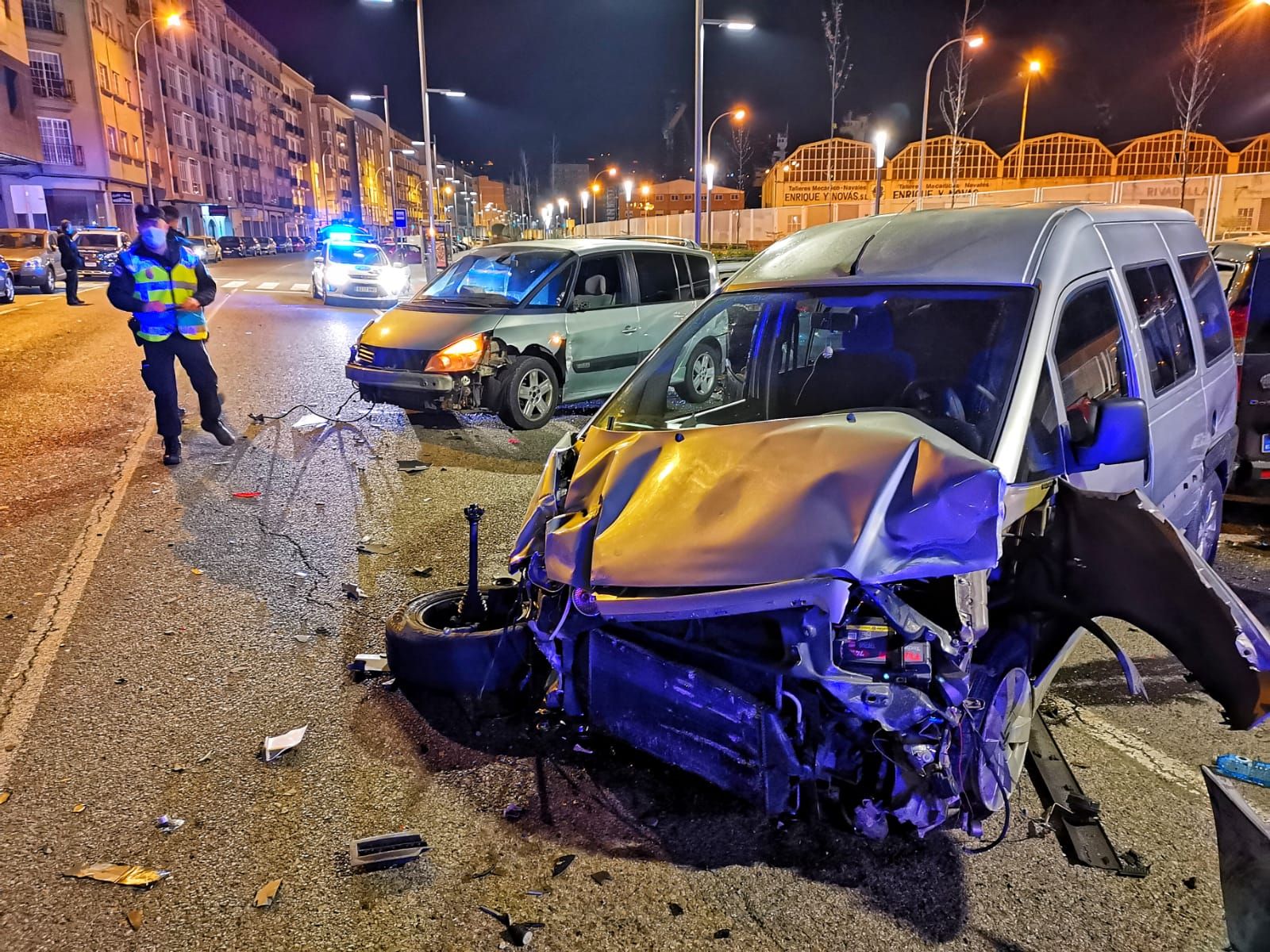 Hasta diez coches destrozados: las imágenes del accidente múltiple de Marín que se investiga como pique