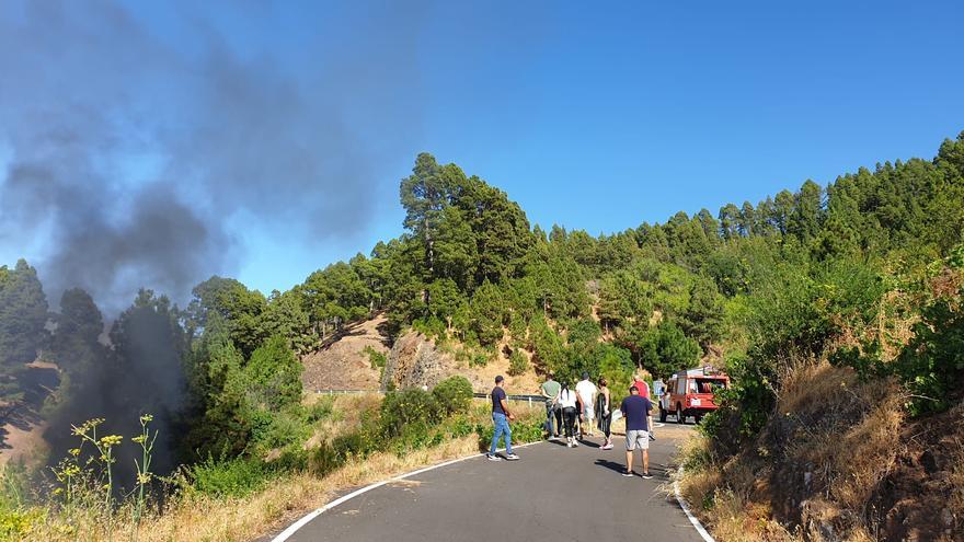 Conato de incendio tras un accidente en el Rallye Senderos de La Palma