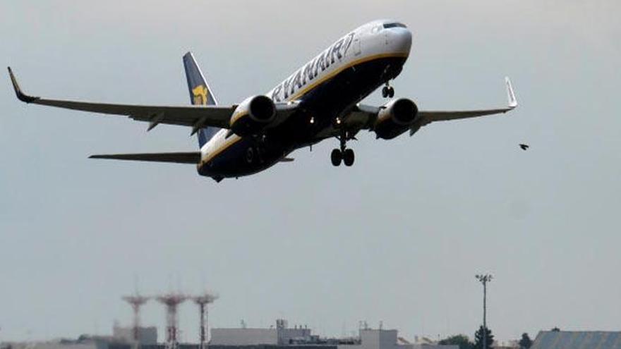 Ryanair cerrará sus bases en Canarias el 8 de enero