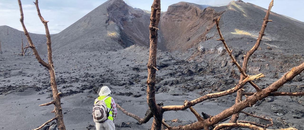 Los minerales de las fumarolas del volcán ‘chivan’ la temperatura de sus entrañas