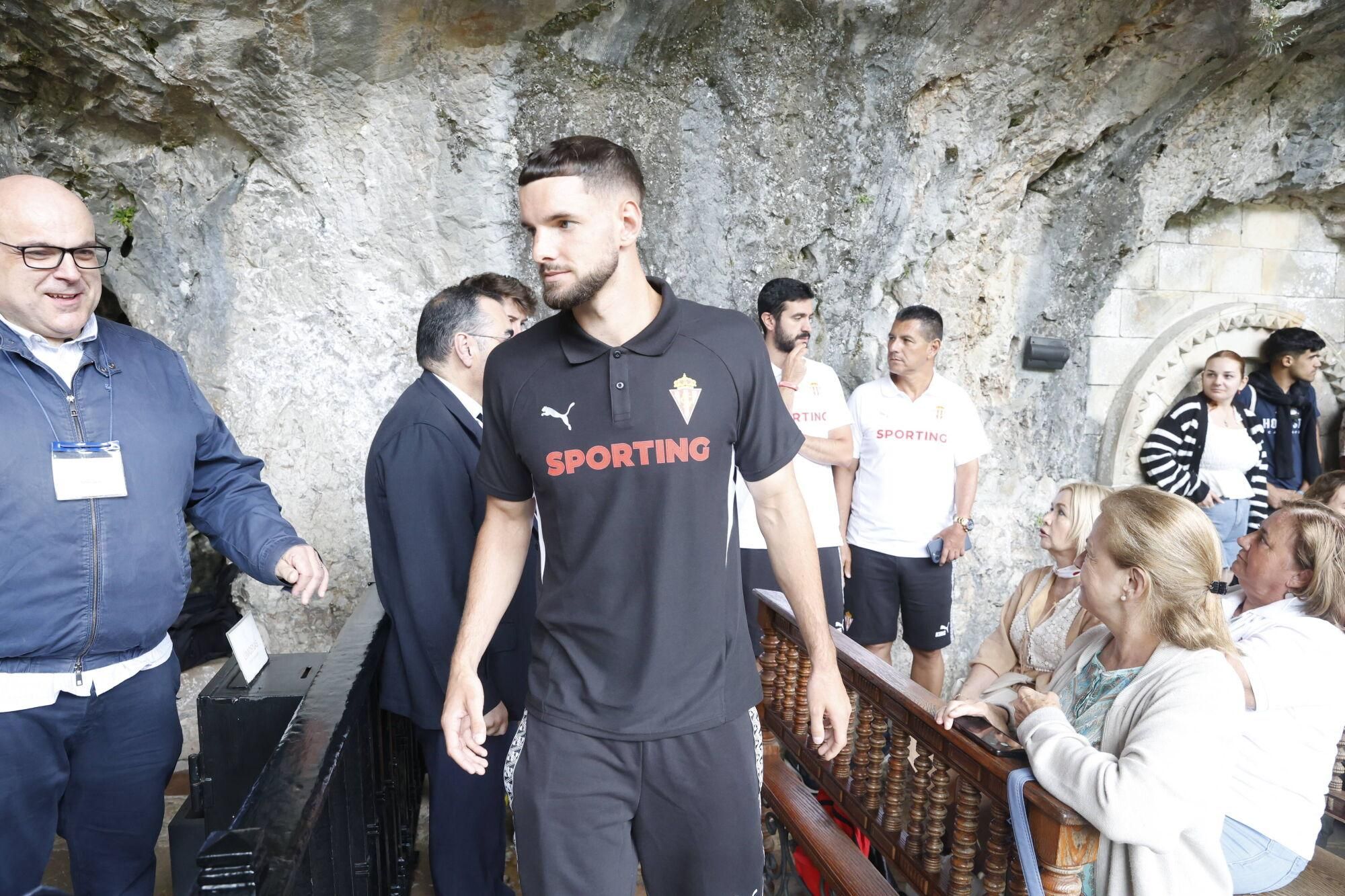EN IMÁGENES: Visita del Sporting a La Santina en Covadonga