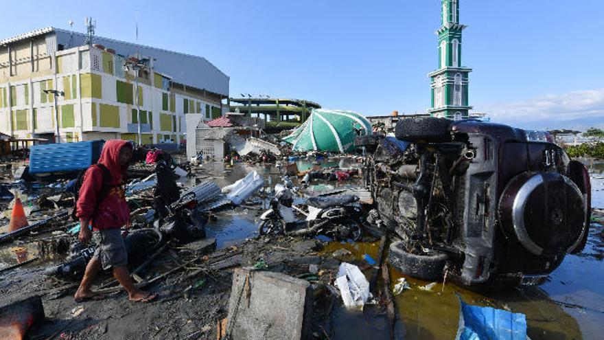 Las víctimas por seísmos y tsunami en Indonesia superan los 800 muertos