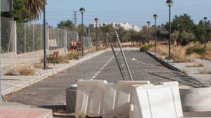 El deterioro en la zona de Nou Nazareth es patente desde que se paralizó el proyecto.