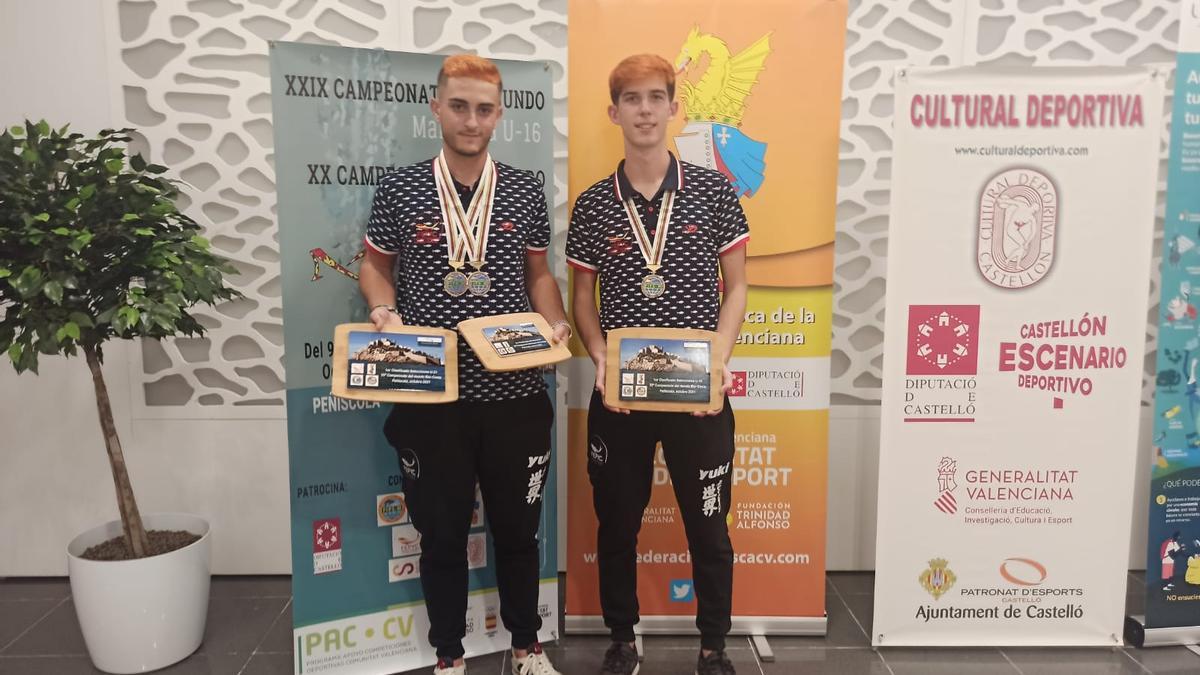 David Foix y Jordi Vedrí, con sus trofeos.