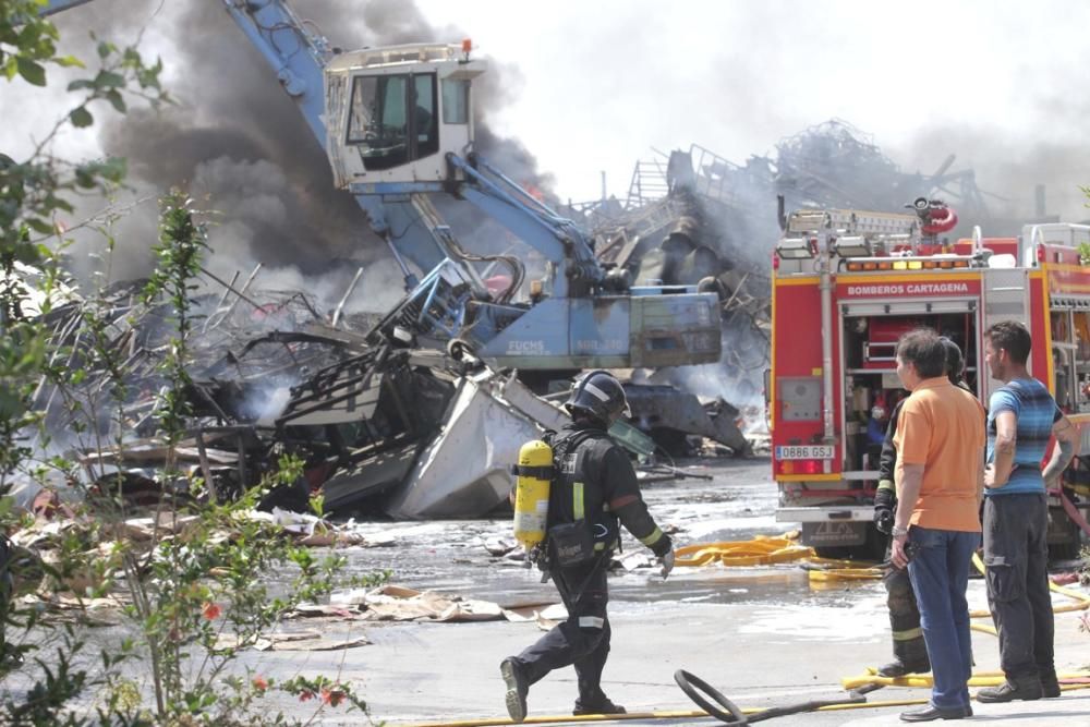 Incendio en una chatarrería de La Unión