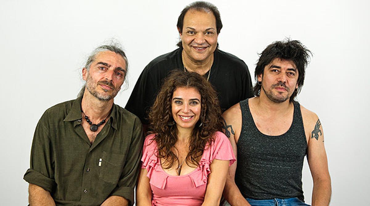 El grup Kejaleo interpreta en acústic el tema ’Chana’.