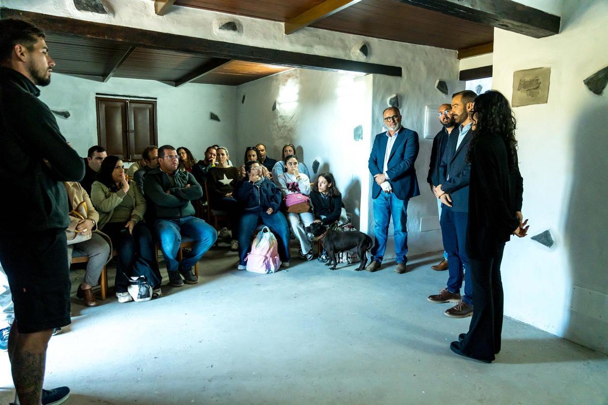 Momento de la inaguración del nuevo Centro de Interpretación de bienestar animal y medio ambiente La Cueva.