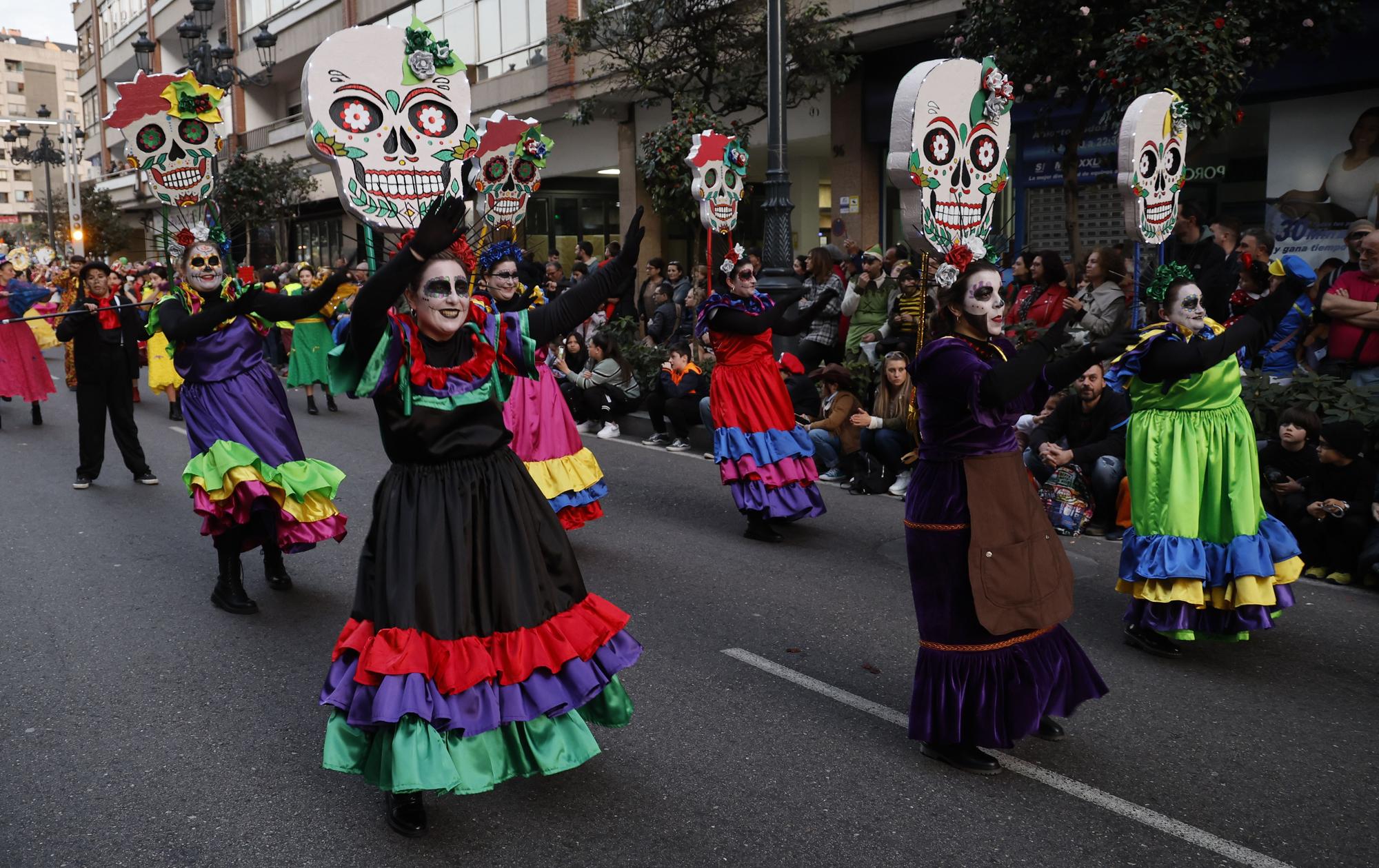 Máscaras, plumas y mucho brillo para disfrutar del fantástico mundo del entroido