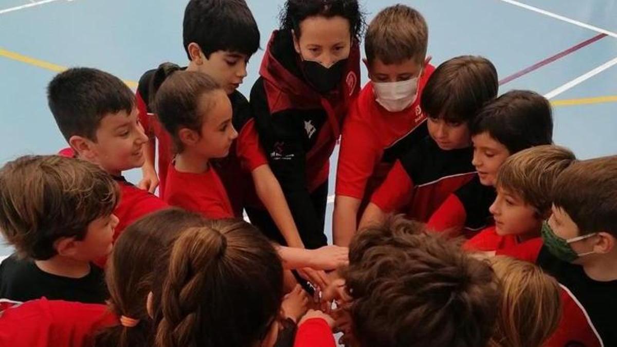 El Club Handbol Taurons de Riba-Roja apuesta de lleno por la igualdad y  el deporte femenino, contando con más de un 40%  de chicas inscritas en sus diferentes categorías