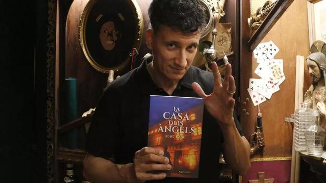 El Mag Lari debuta en la novela con 'La casa dels àngels', inspirada en leyendas de su casa solariega en Castellserà