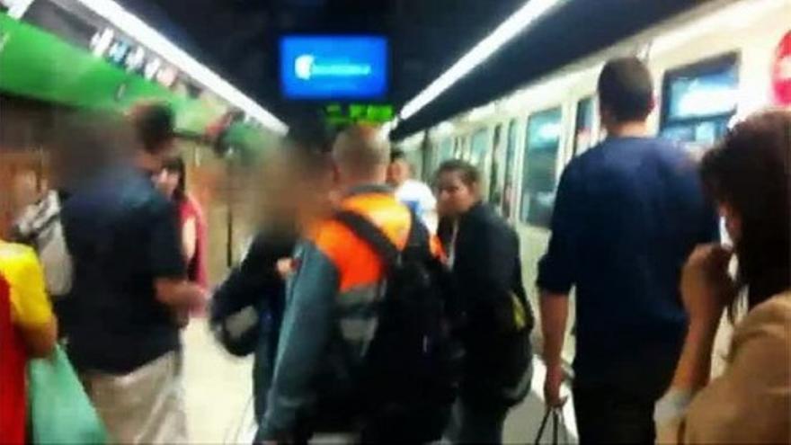La 'cazacarteristas' del metro de Barcelona