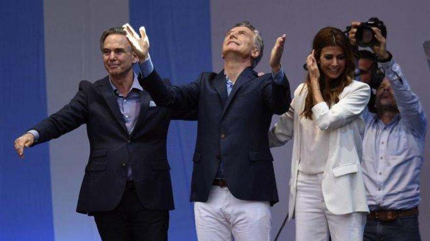 Macri se da un baño de popularidad a una semana de las elecciones presidenciales