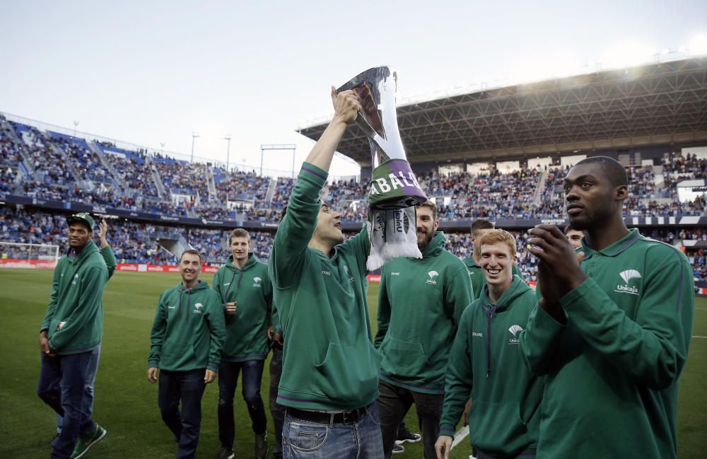 La afición de Martiricos se rinde al Unicaja y a su trofeo de campeón de la Eurocup