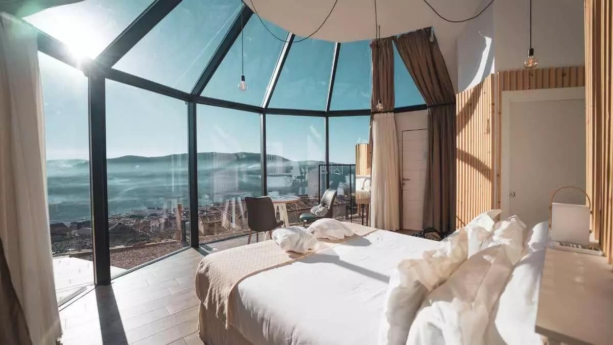 Una escapada veraniega de lujo en el Valle del Jerte: así es el glamping más singular de Extremadura