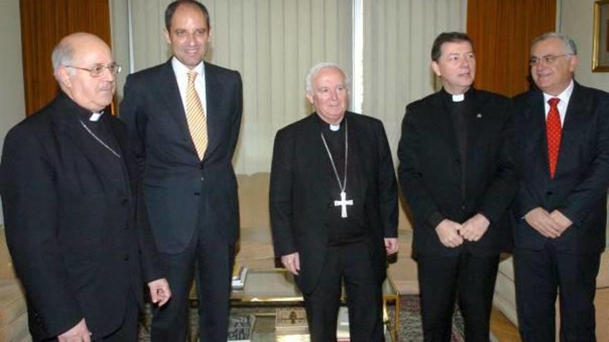 Camps y Cotino durante un viaje a la Conferencia Episcopal en Madrid, para preparar la visita del papa.